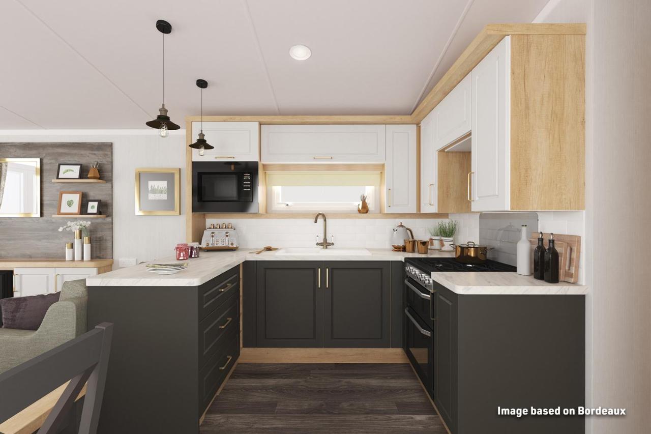 Maple Prestige Holiday Home แชเปิลเซนต์เลนเนิร์ดส์ ภายนอก รูปภาพ